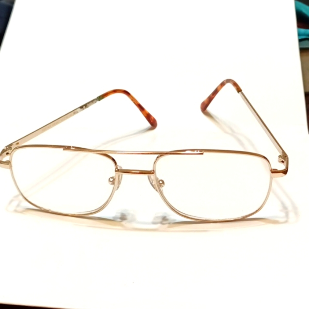 Foster Grant Aviator Style Magnifier Reading Glasses Frame Columbia storage case